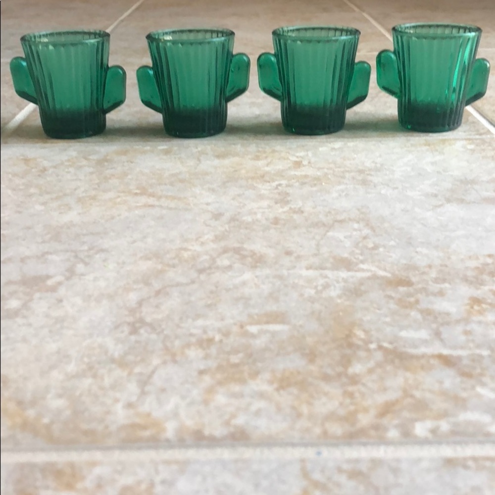 4 glass cactus-shaped shot glasses